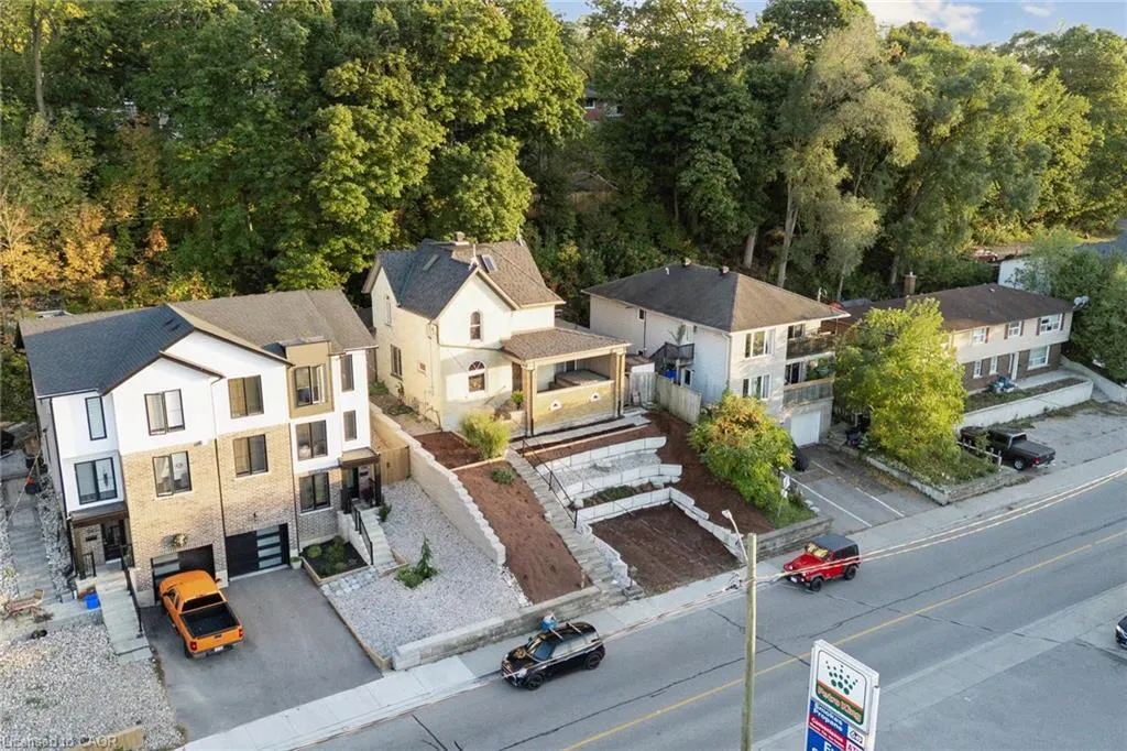 132 Queen Street W