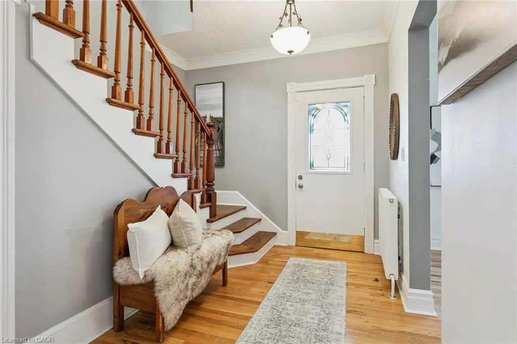 132 Queen Street W
