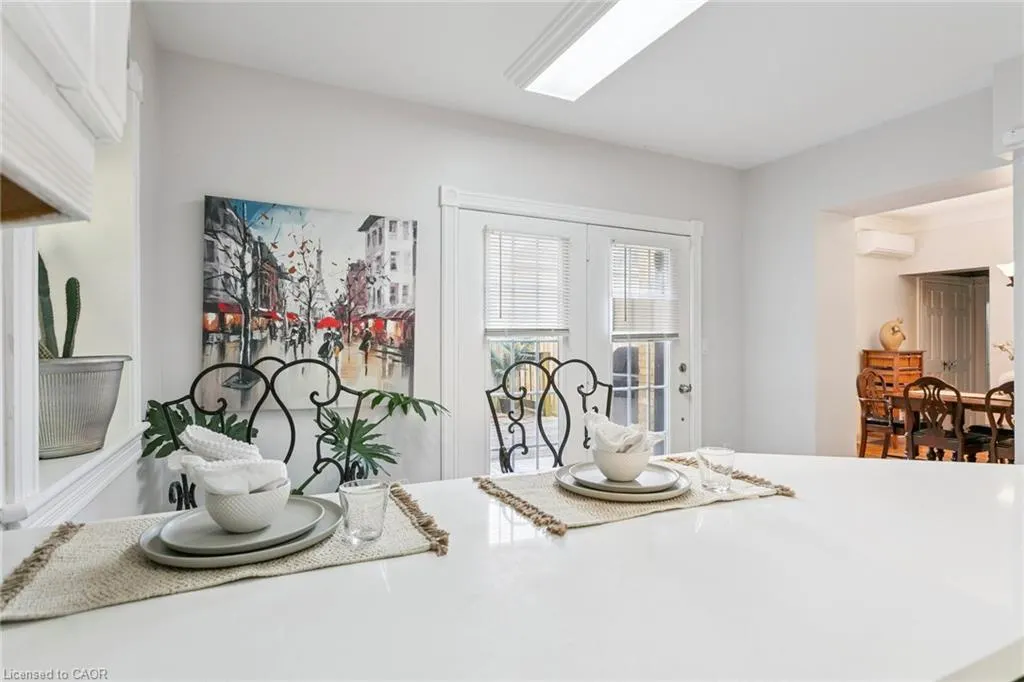 132 Queen Street W
