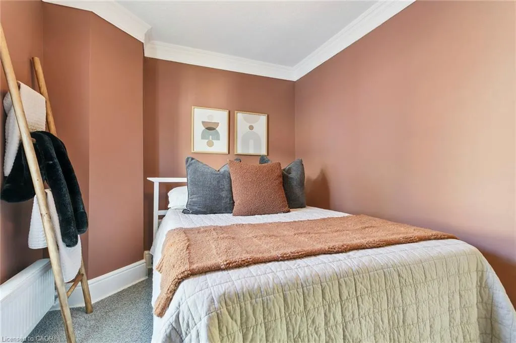 132 Queen Street W