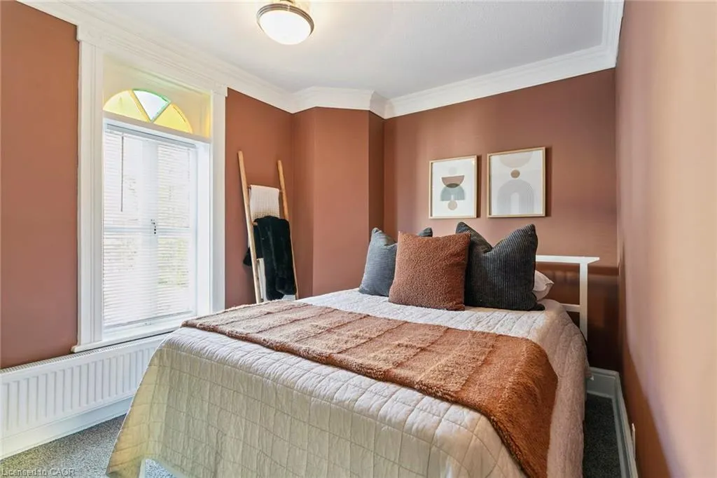 132 Queen Street W