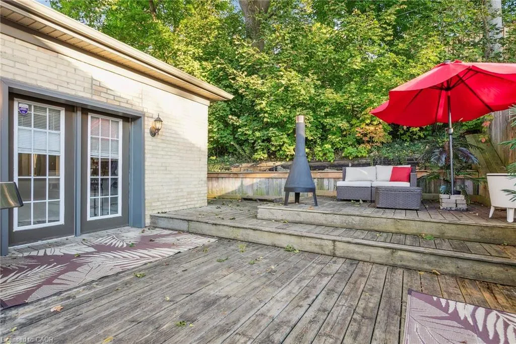 132 Queen Street W