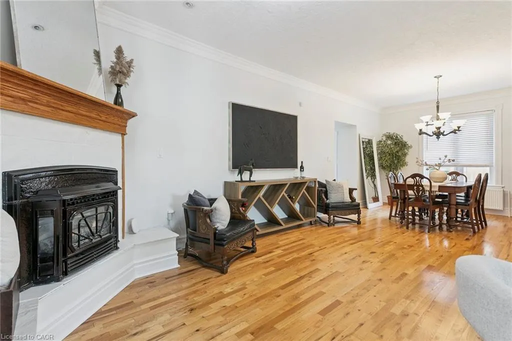 132 Queen Street W