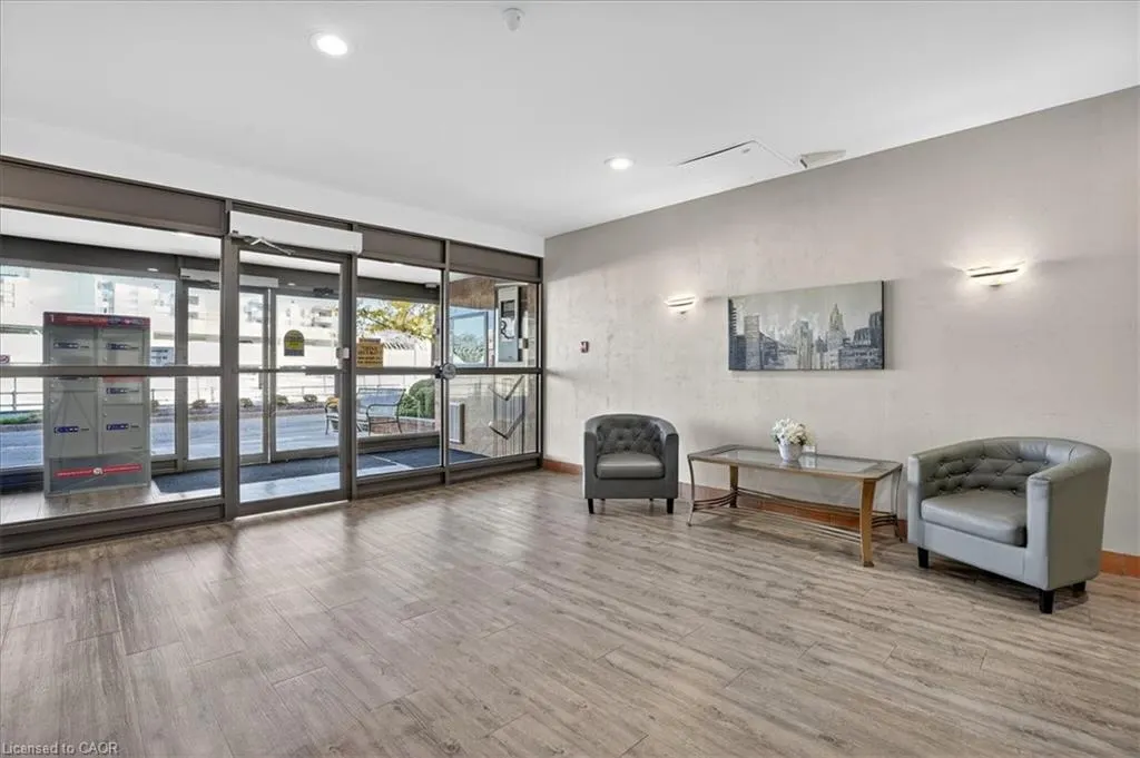 3227 King Street E, #506