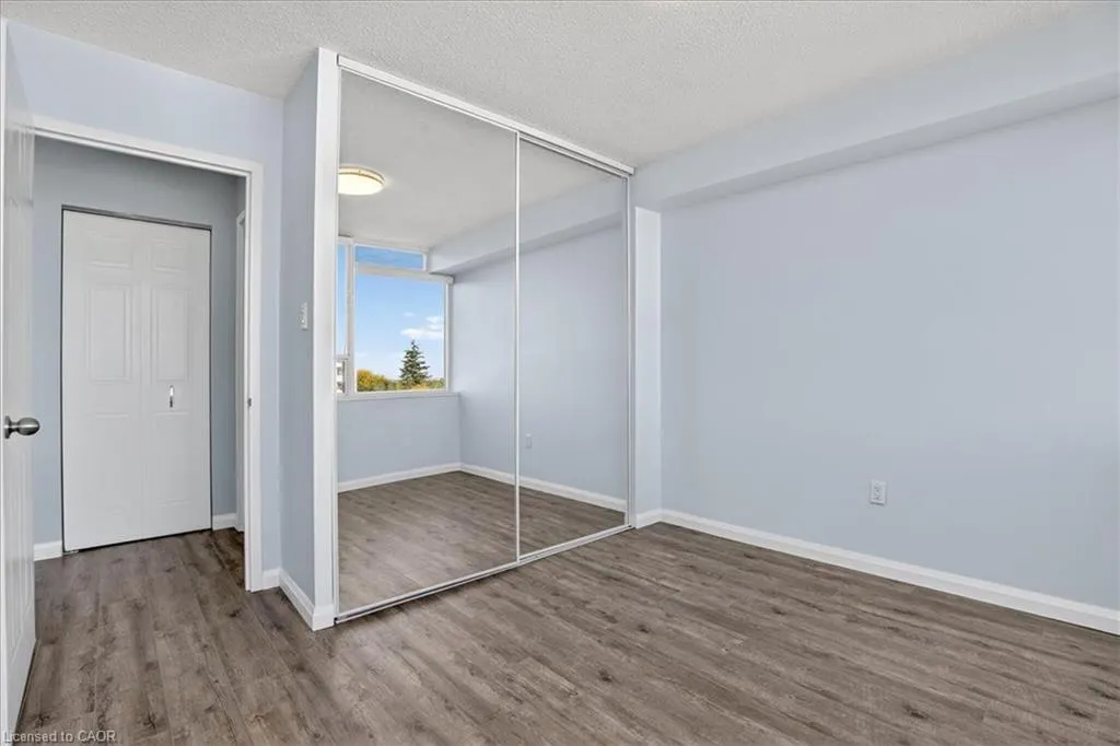 3227 King Street E, #506