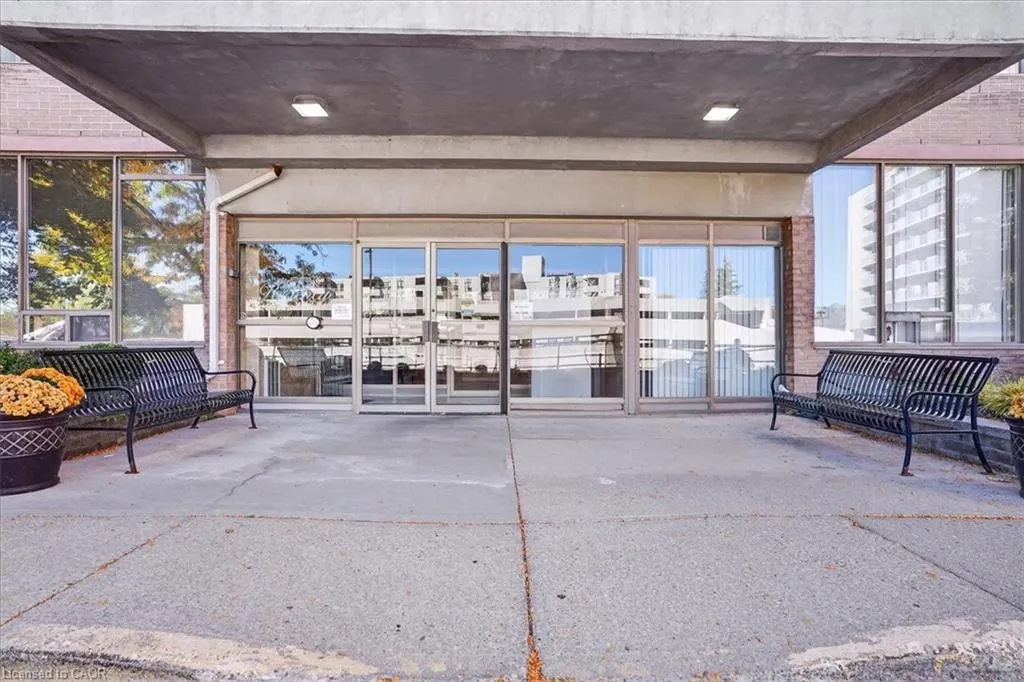 3227 King Street E, #506