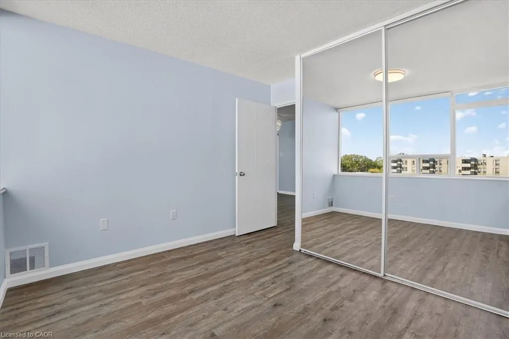 3227 King Street E, #506