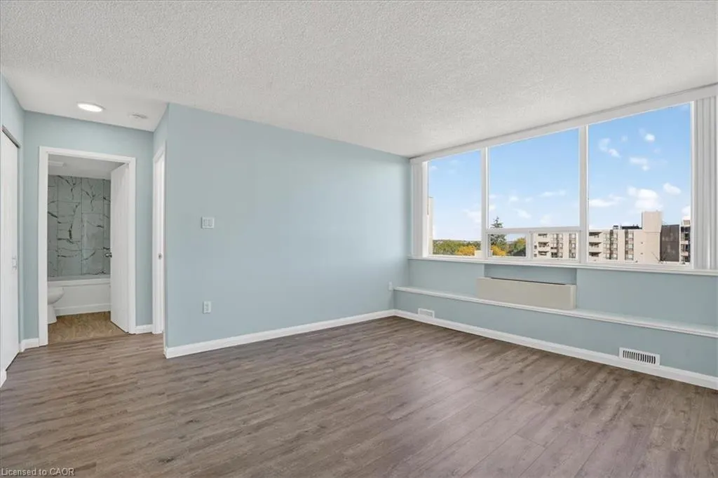 3227 King Street E, #506