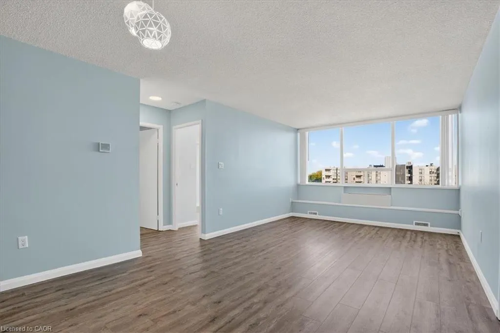 3227 King Street E, #506