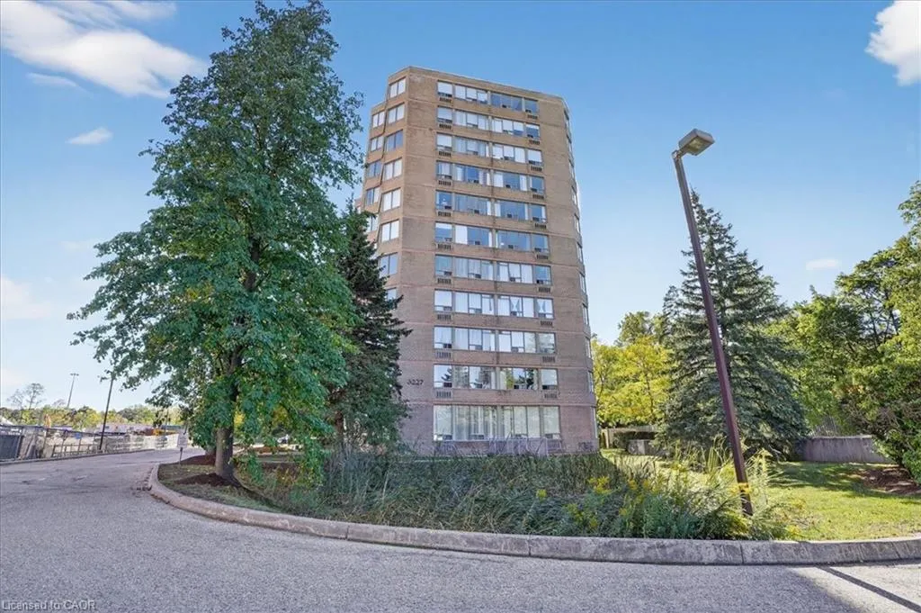 3227 King Street E, #506