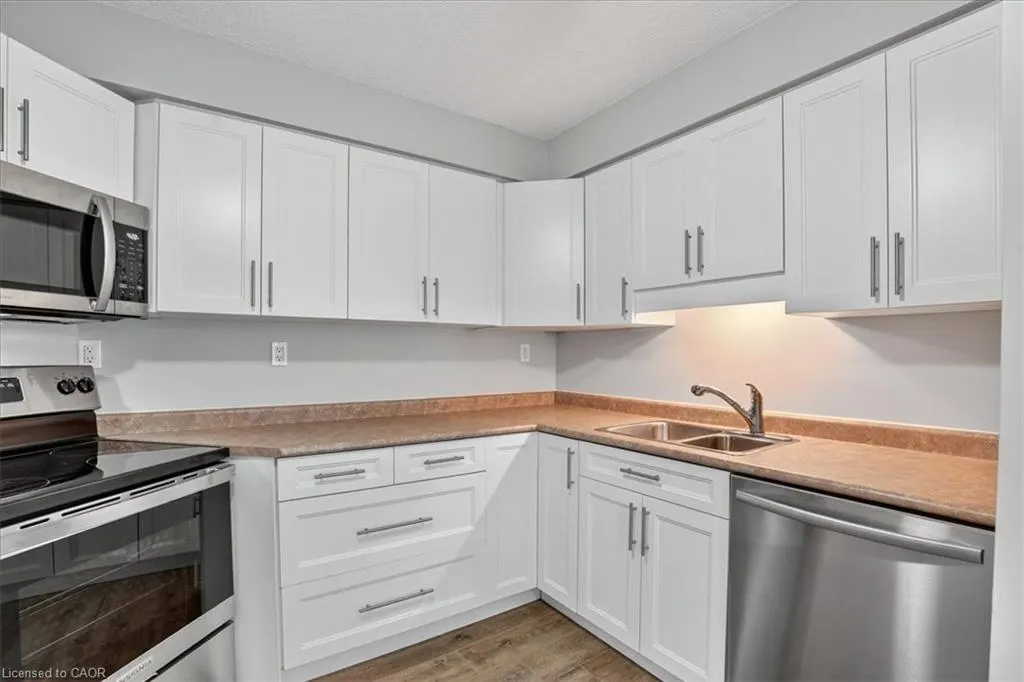 3227 King Street E, #506