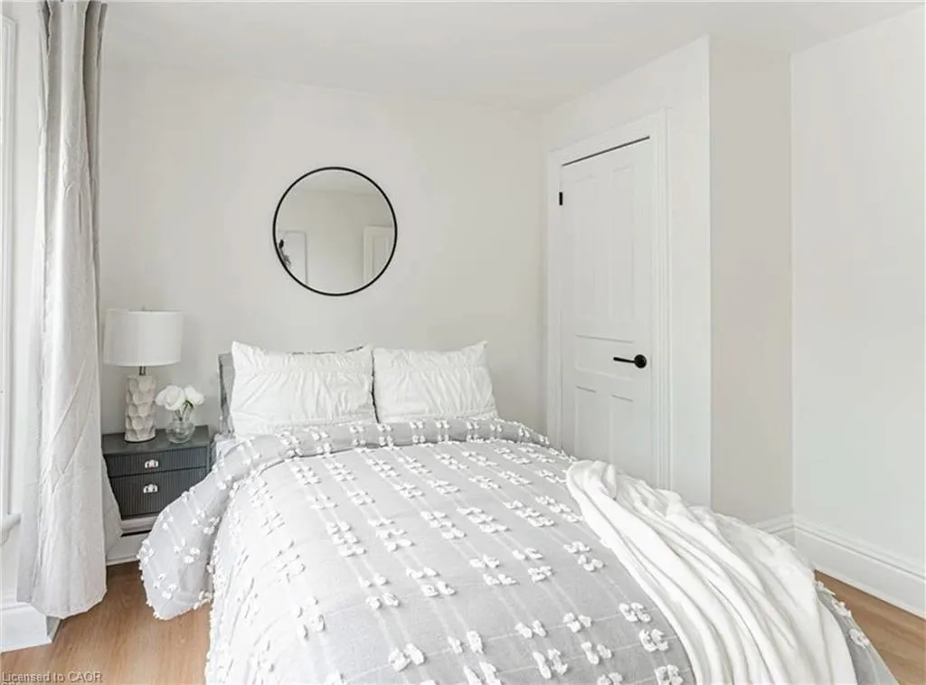 15 Barnesdale Avenue N, #1