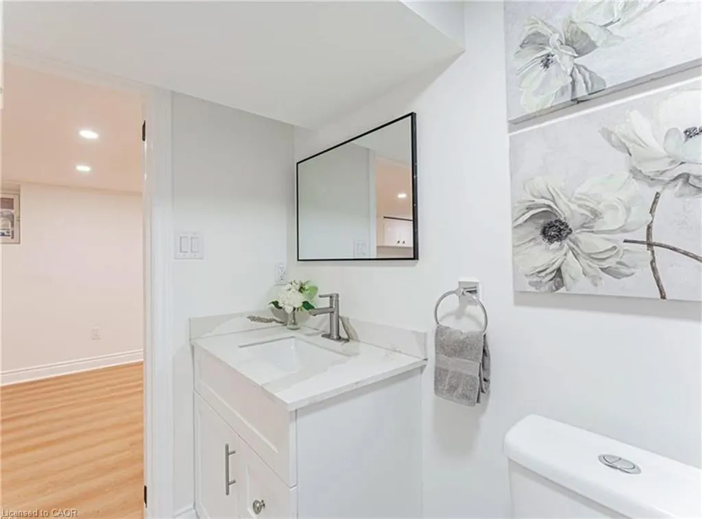 15 Barnsdale Avenue N, #2