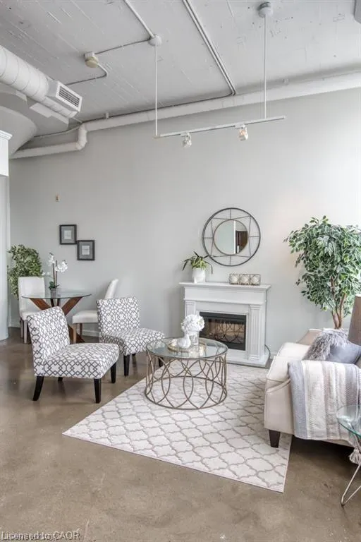 404 King Street W, #212