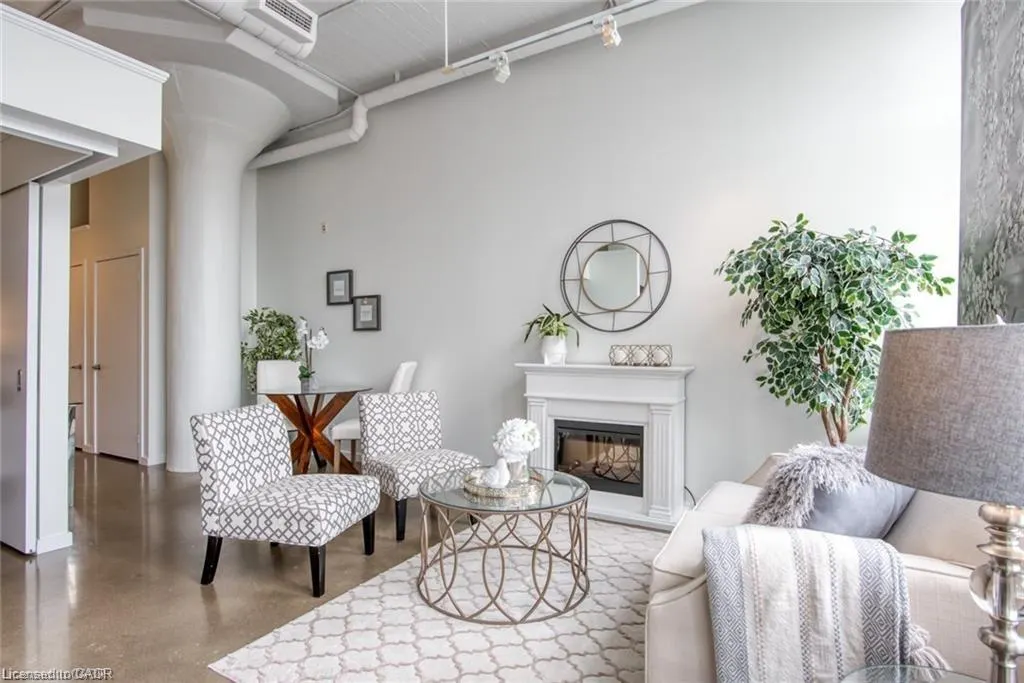 404 King Street W, #212