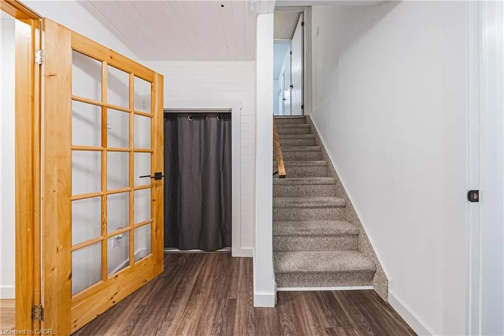 35 Cowan Boulevard