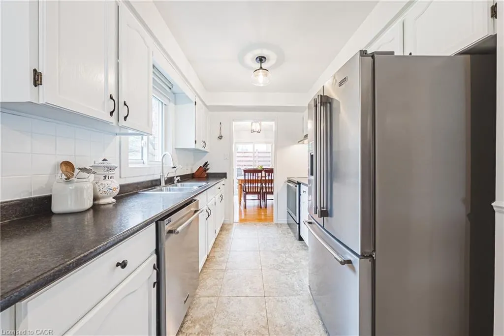 35 Cowan Boulevard