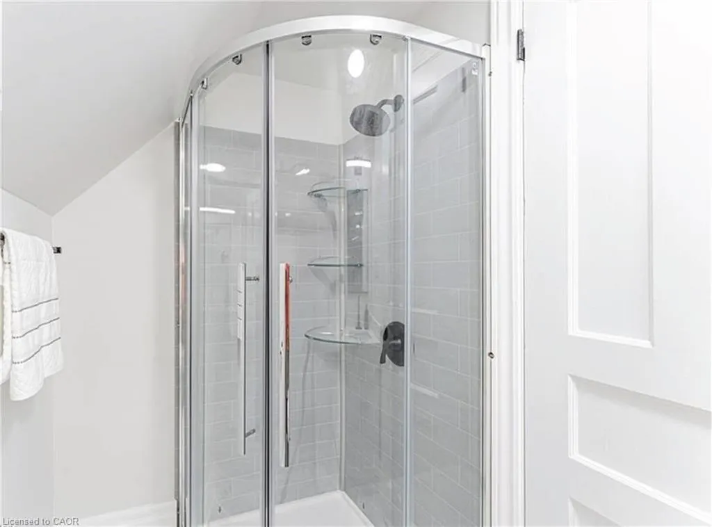 15 Barnesdale Avenue N, #3