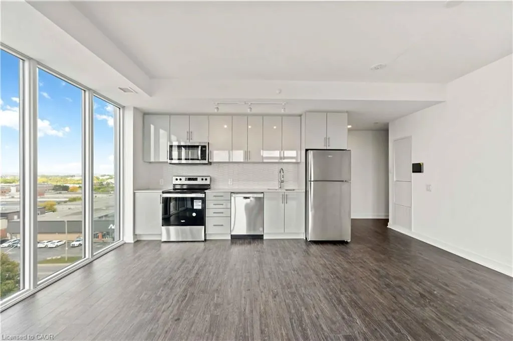2782 Barton Street E, #606