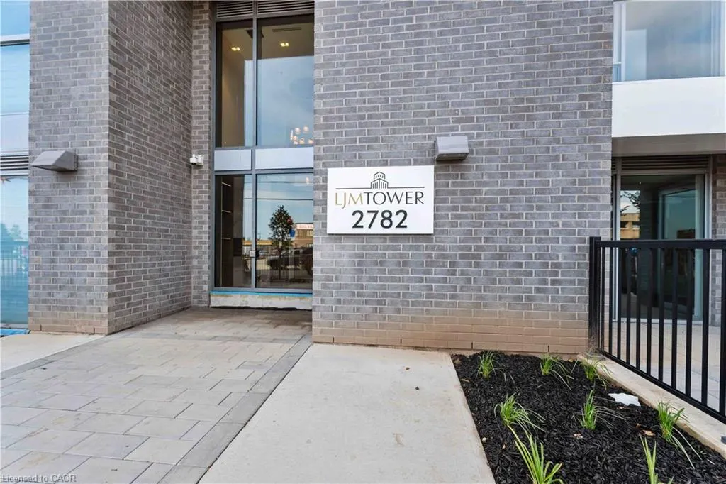 2782 Barton Street E, #606
