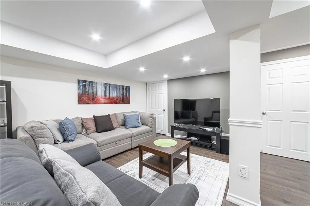 120 Sundial Crescent