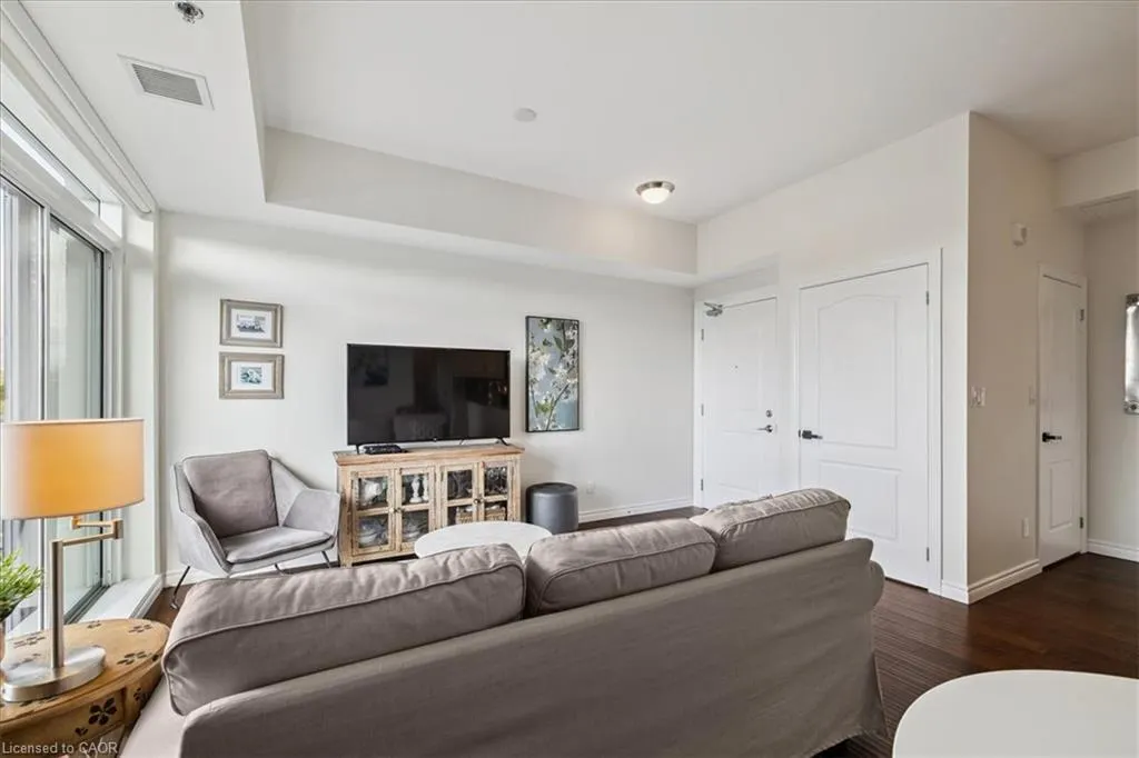 34 Plains Road E, #501