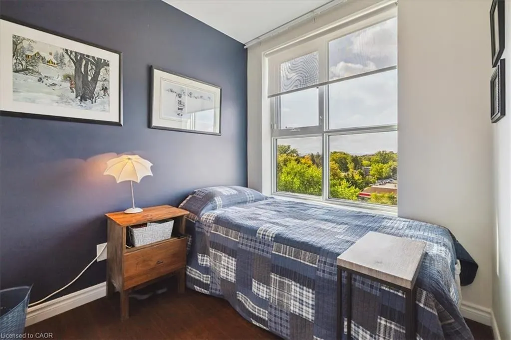 34 Plains Road E, #501