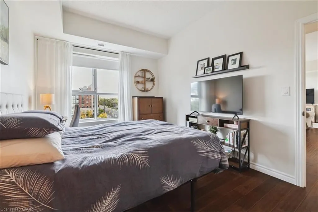 34 Plains Road E, #501