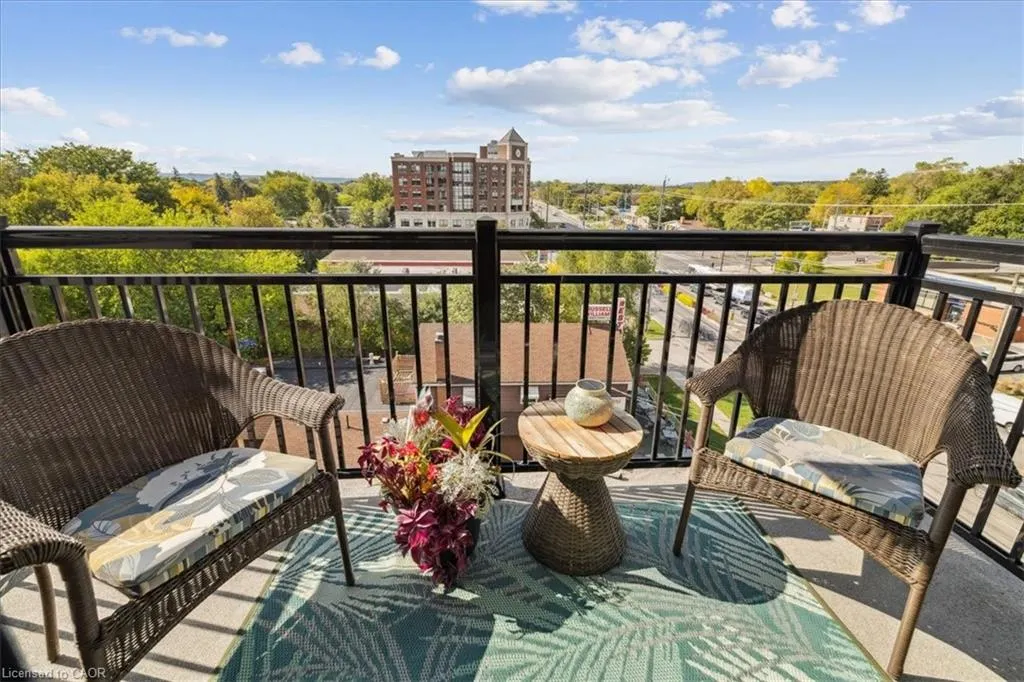 34 Plains Road E, #501