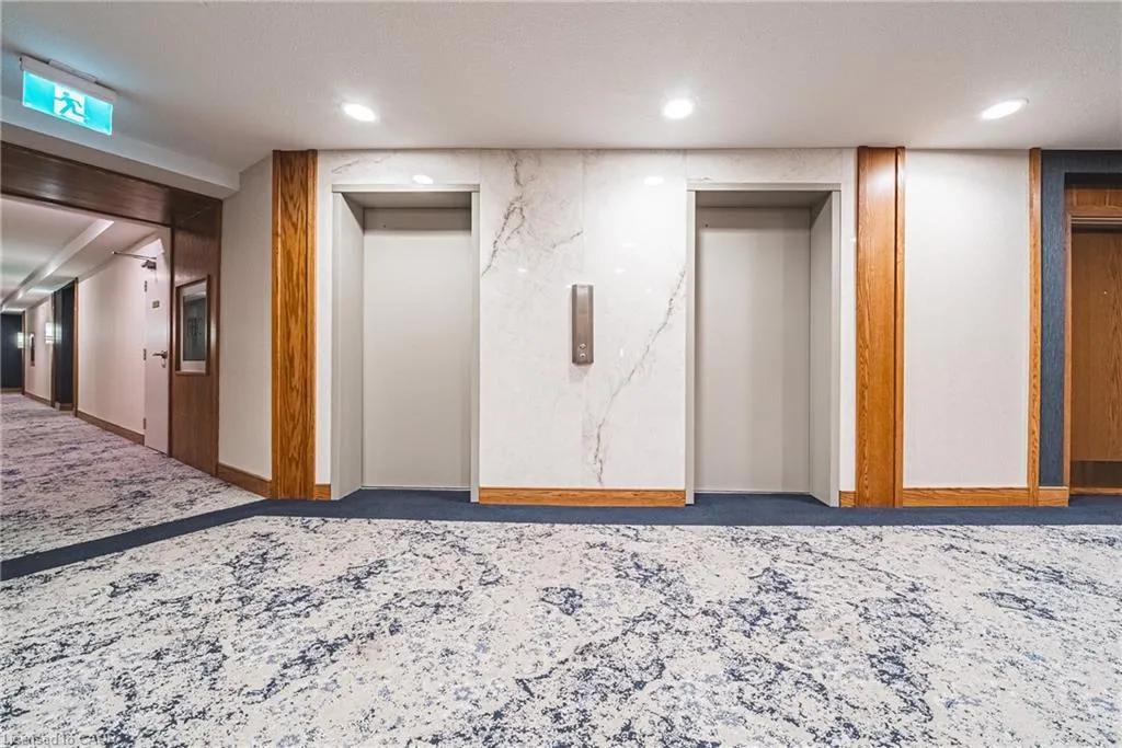 5250 Lakeshore Road, #1009