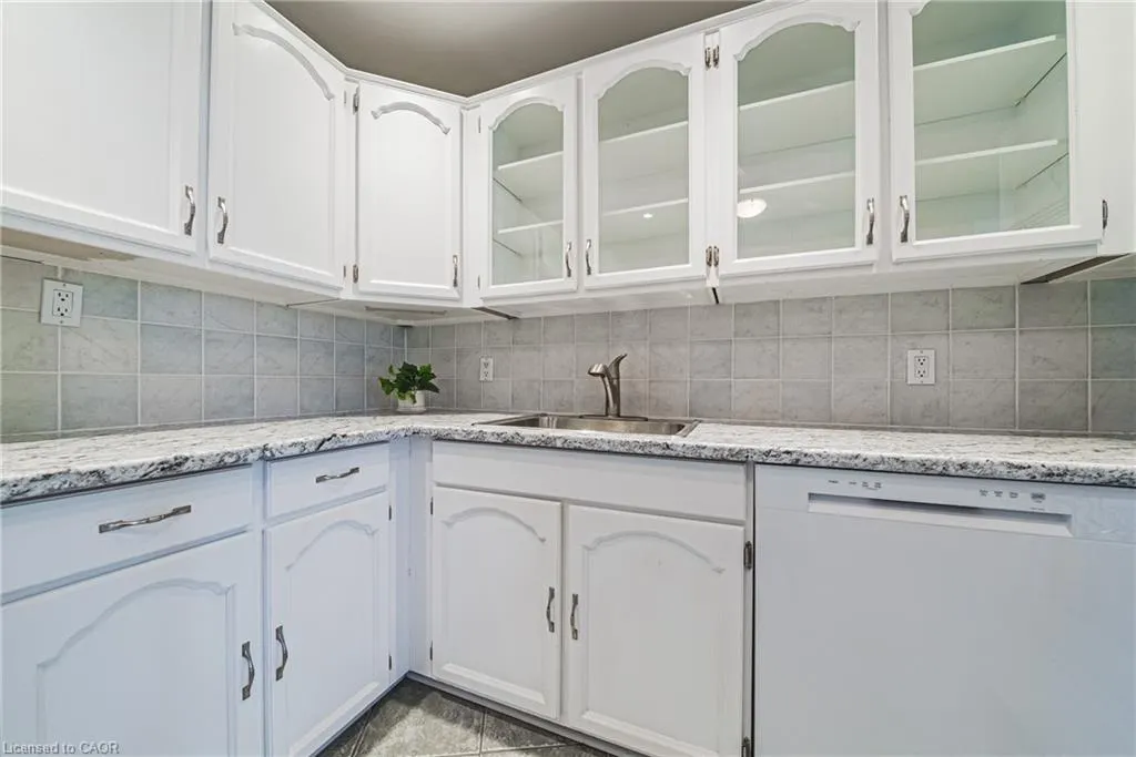 5250 Lakeshore Road, #1009
