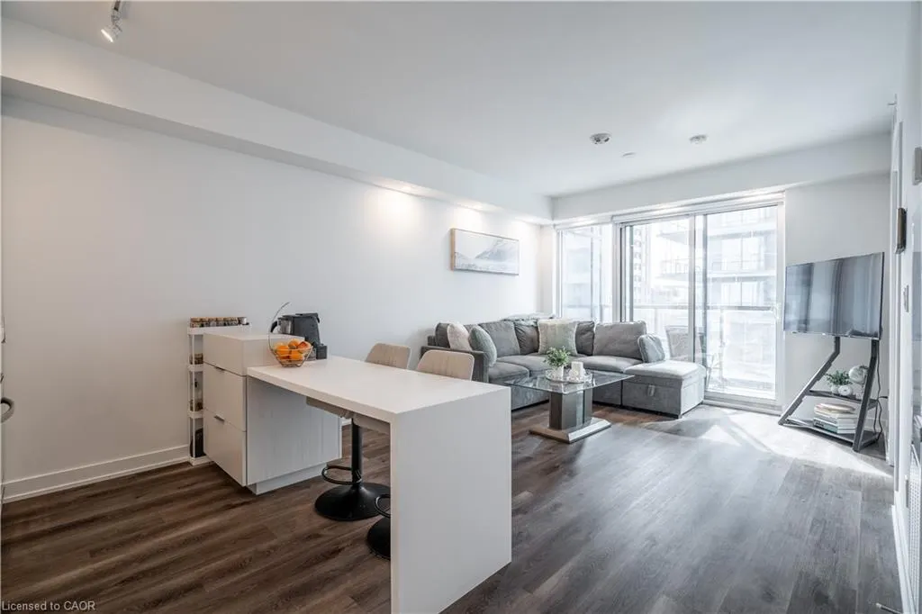 370 Martha Street, #908