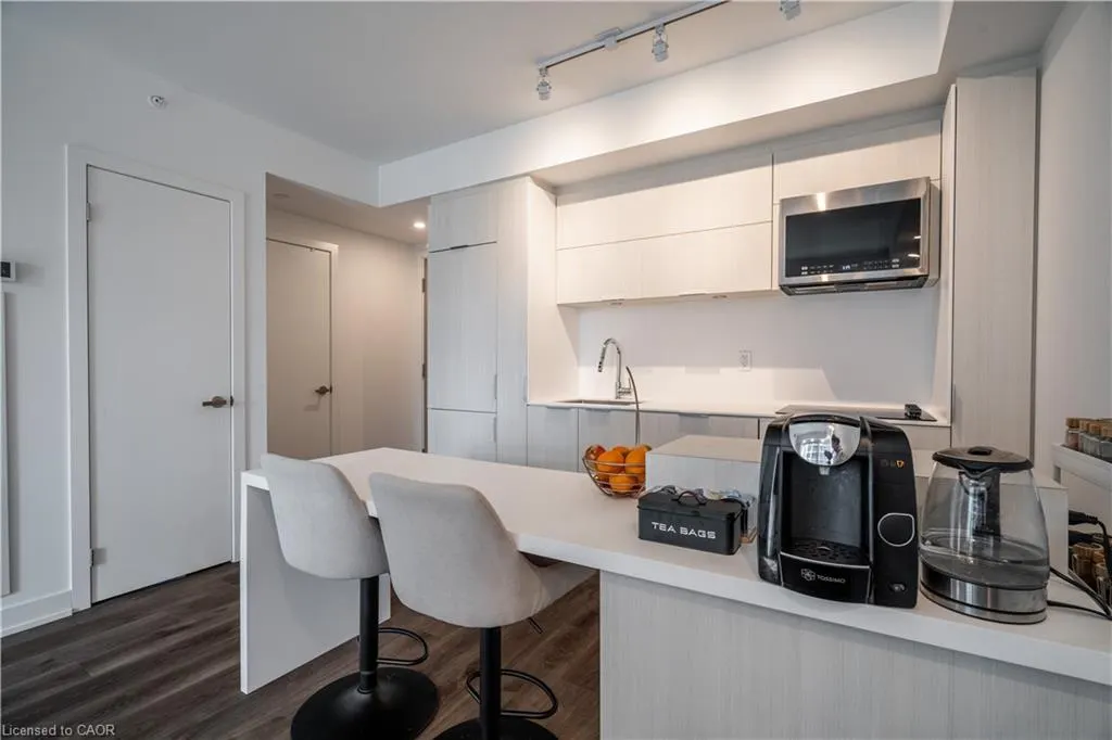 370 Martha Street, #908