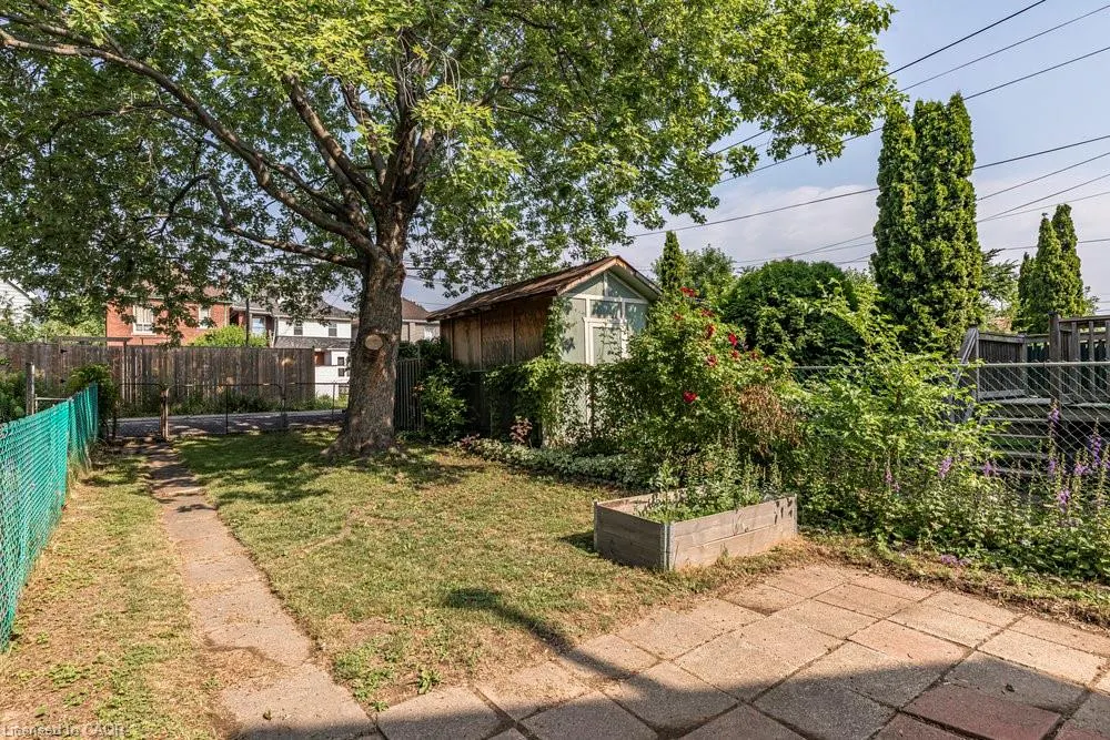 233 Glendale Avenue N