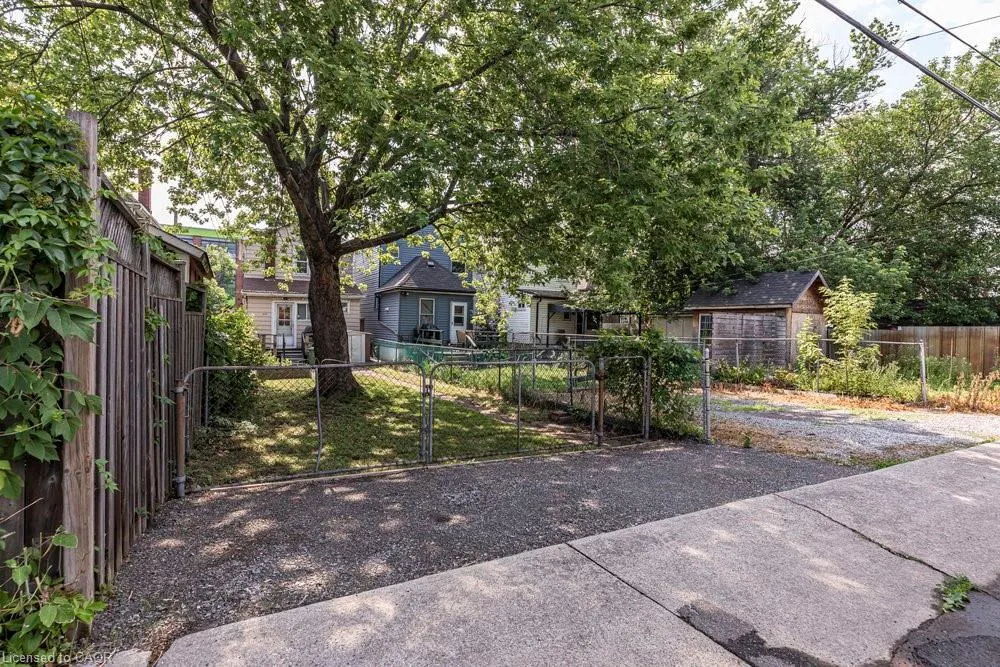233 Glendale Avenue N