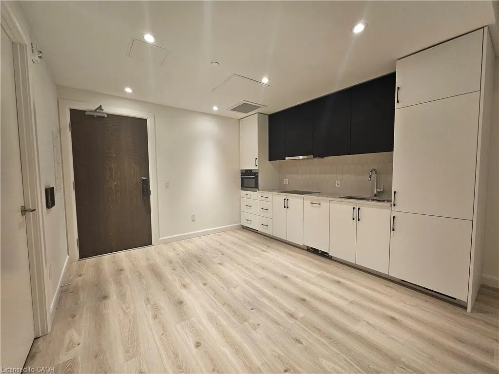741 King Street W, #1705