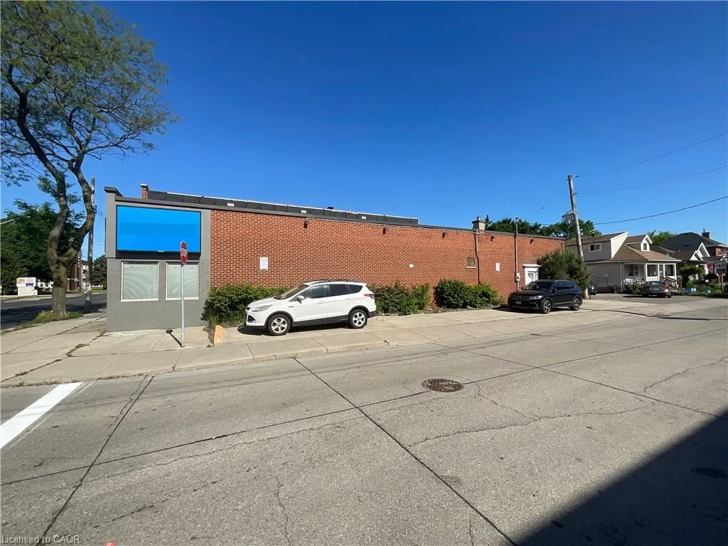1359 Main Street E