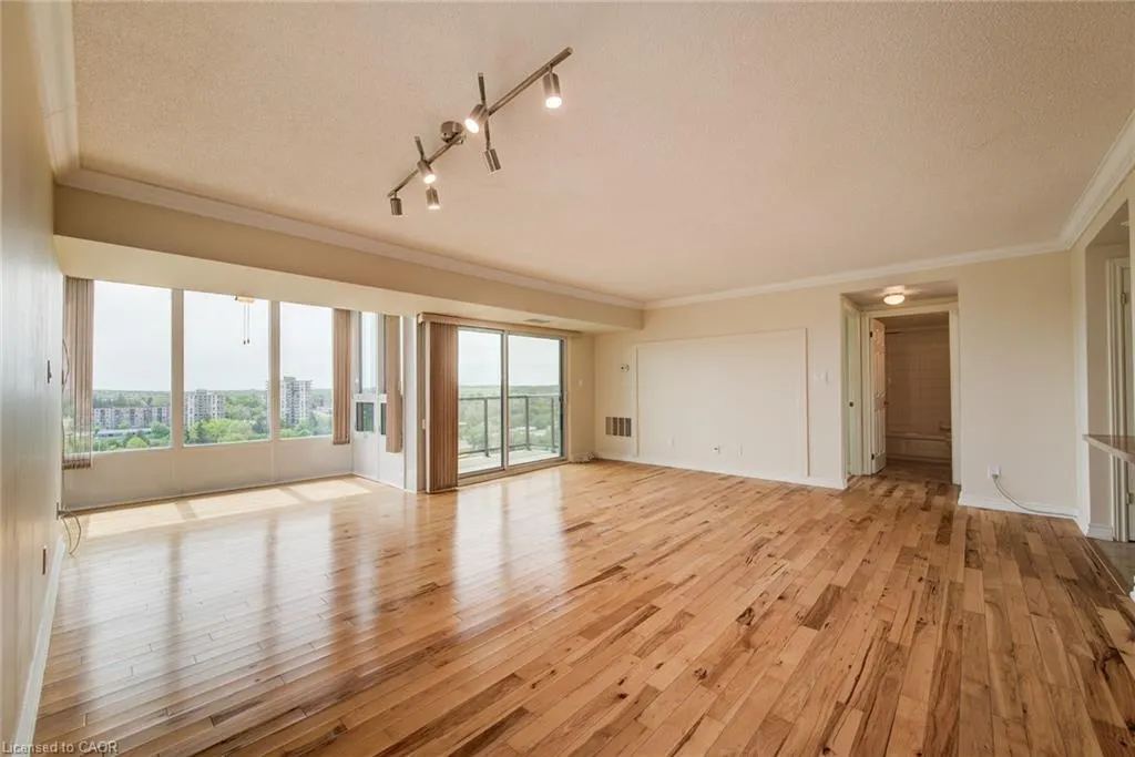 237 King Street W, #901