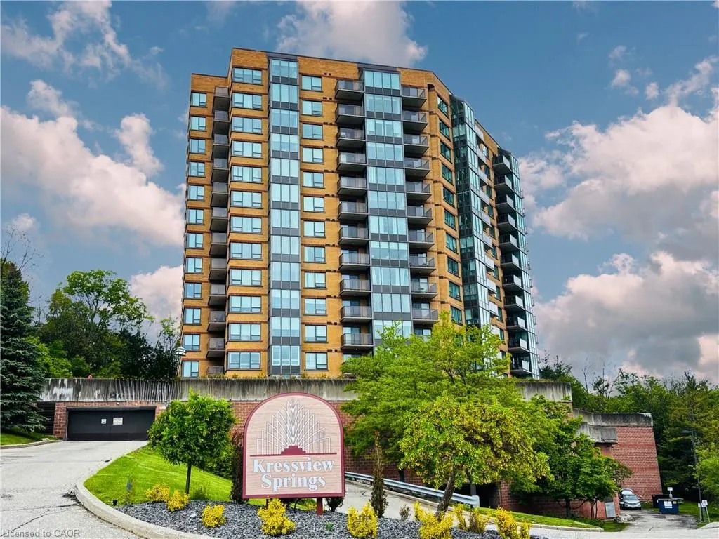 237 King Street W, #901