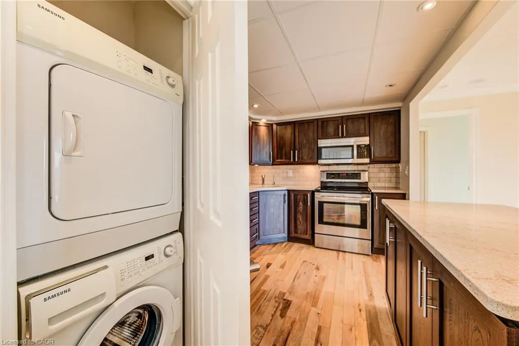237 King Street W, #901