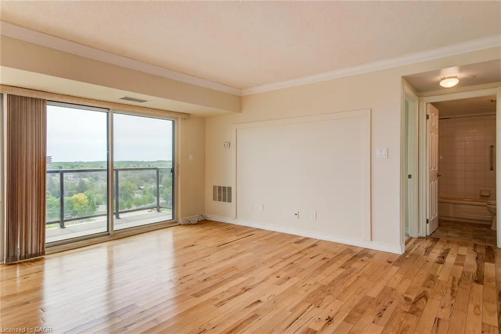 237 King Street W, #901