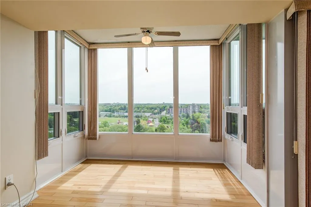 237 King Street W, #901