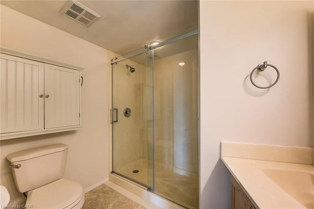 237 King Street W, #901