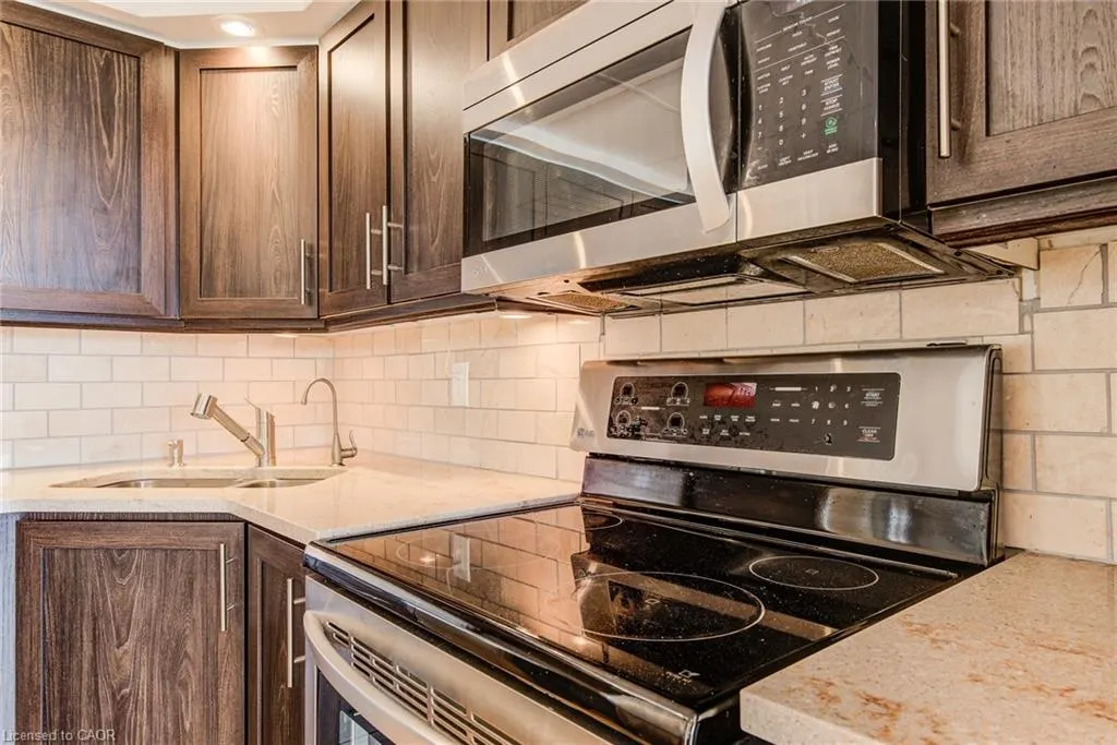 237 King Street W, #901