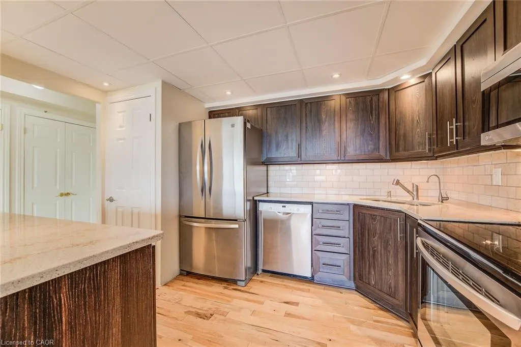 237 King Street W, #901