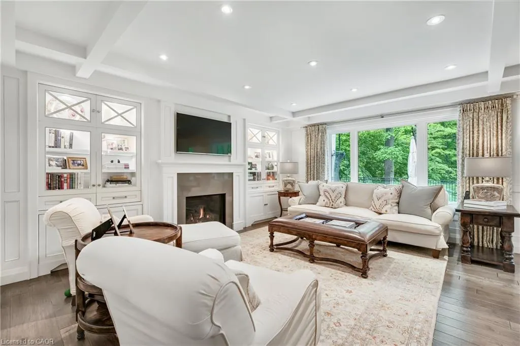 61 Oak Knoll Drive