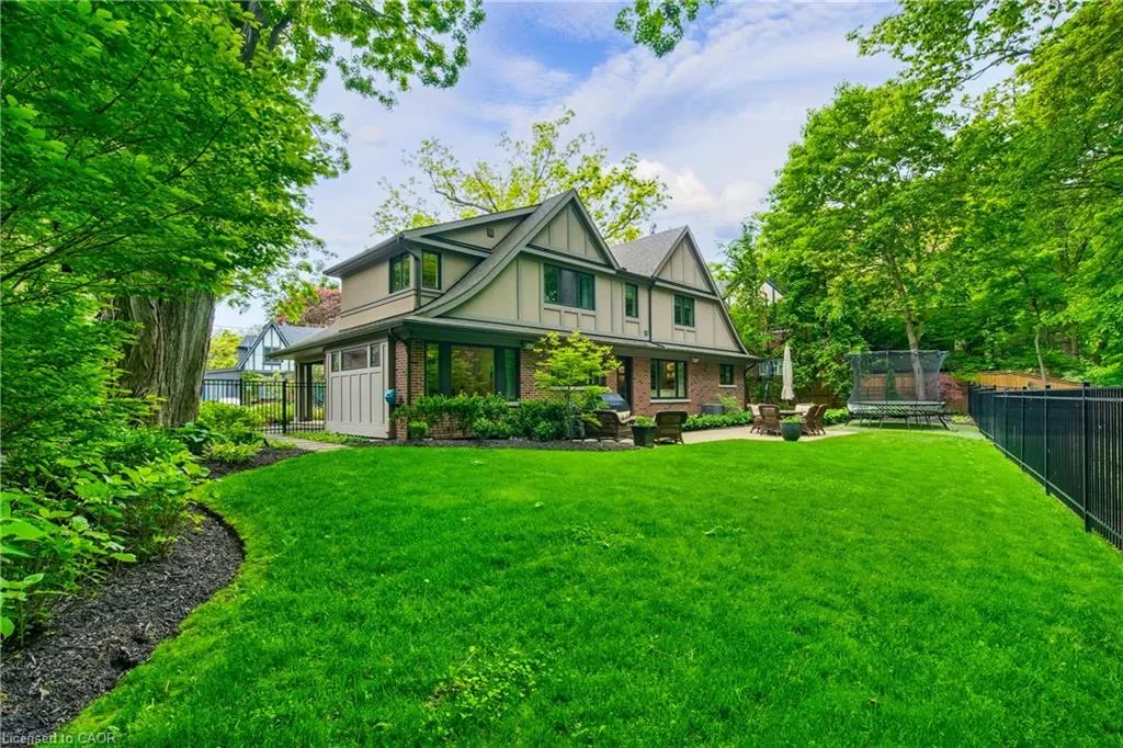 61 Oak Knoll Drive