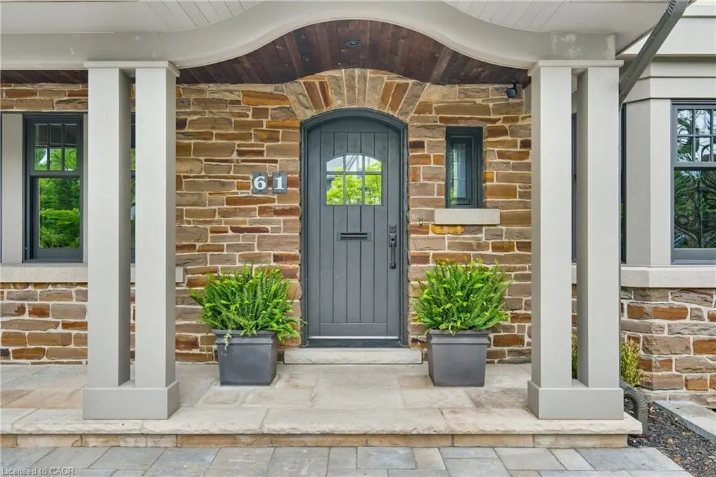 61 Oak Knoll Drive