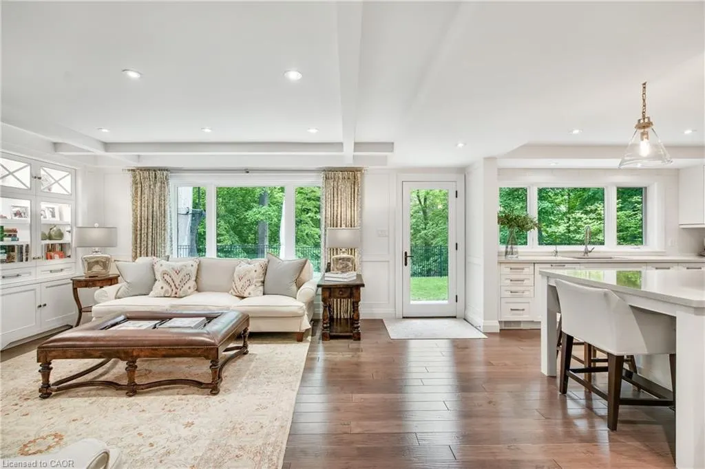 61 Oak Knoll Drive