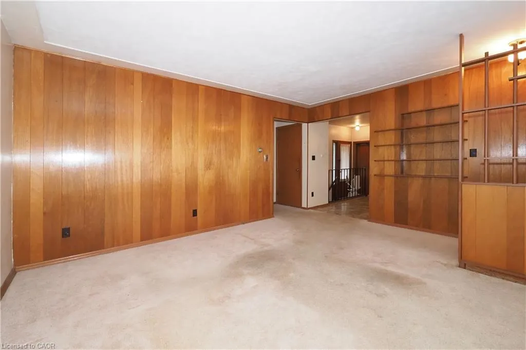881 Dunbar Road